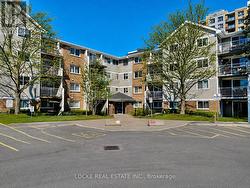 105 - 250 BRITTANY DRIVE  Ottawa, ON K1K 4M1