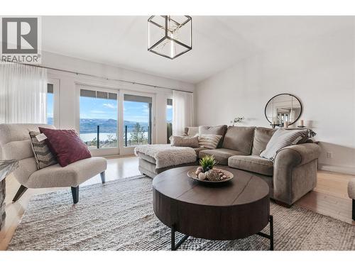 1306 Smethurst Road, Naramata, BC - Indoor Photo Showing Living Room