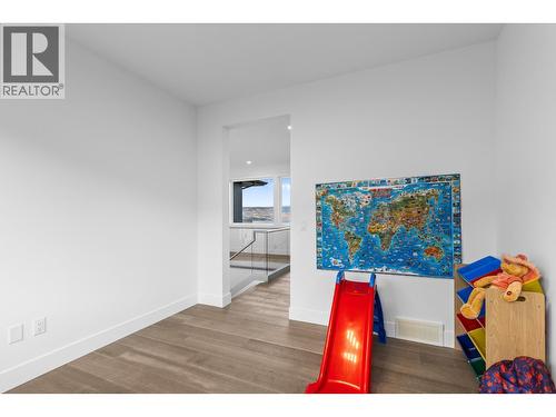 2nd floor playroom - 1068 Clarance Avenue, Kelowna, BC - Indoor Photo Showing Other Room