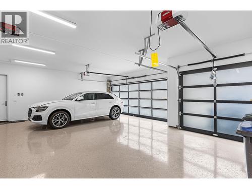 1068 Clarance Avenue, Kelowna, BC - Indoor Photo Showing Garage