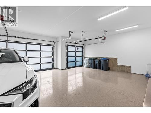 1068 Clarance Avenue, Kelowna, BC - Indoor Photo Showing Garage