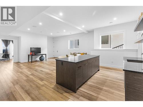 1068 Clarance Avenue, Kelowna, BC - Indoor