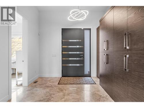 foyer - 1068 Clarance Avenue, Kelowna, BC - Indoor Photo Showing Other Room
