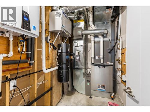 1068 Clarance Avenue, Kelowna, BC - Indoor Photo Showing Basement
