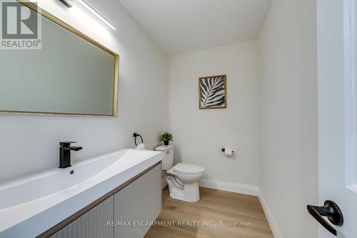 3184 Renton Road, Burlington, ON - Indoor Photo Showing Bathroom