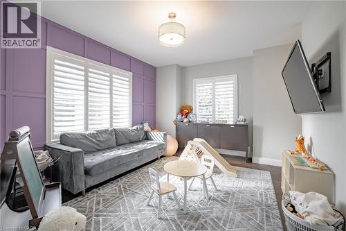 4 Lockman Drive, Ancaster, ON - Indoor Photo Showing Living Room