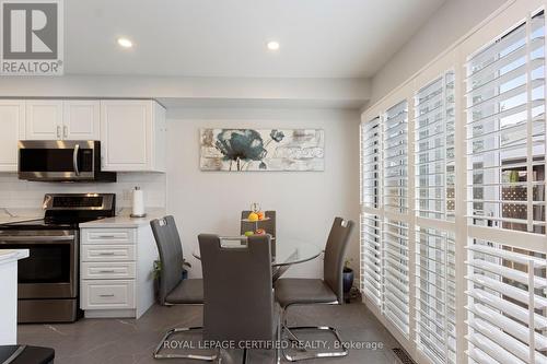 3814 Ridgepoint Way, Mississauga, ON - Indoor Photo Showing Kitchen