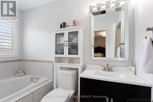 3814 Ridgepoint Way, Mississauga, ON - Indoor Photo Showing Bathroom