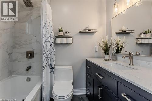 2360 Cavendish Drive, Burlington, ON - Indoor Photo Showing Bathroom