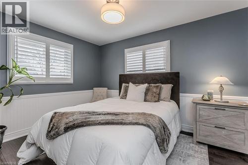 2360 Cavendish Drive, Burlington, ON - Indoor Photo Showing Bedroom