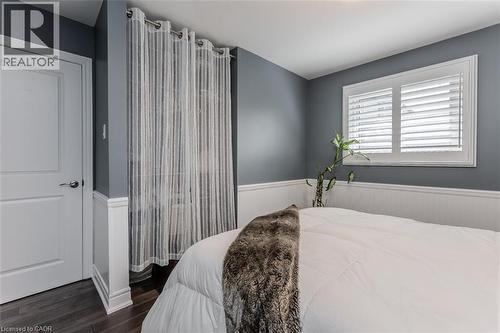 2360 Cavendish Drive, Burlington, ON - Indoor Photo Showing Bedroom