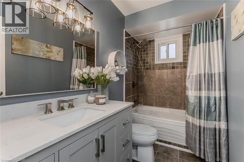 2360 Cavendish Drive, Burlington, ON - Indoor Photo Showing Bathroom