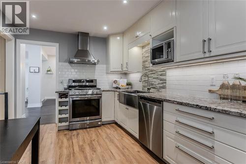 2360 Cavendish Drive, Burlington, ON - Indoor Photo Showing Kitchen With Stainless Steel Kitchen With Upgraded Kitchen