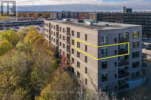 401 - 379 SCOTT STREET  St. Catharines (Vine/Linwell), ON L2M 3W2