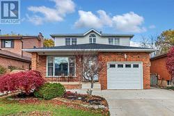 35 TRENHOLME CRESCENT  Hamilton, ON L8W 2L4