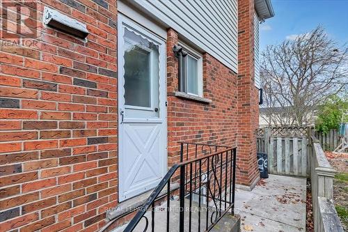 35 Trenholme Crescent, Hamilton, ON - Outdoor