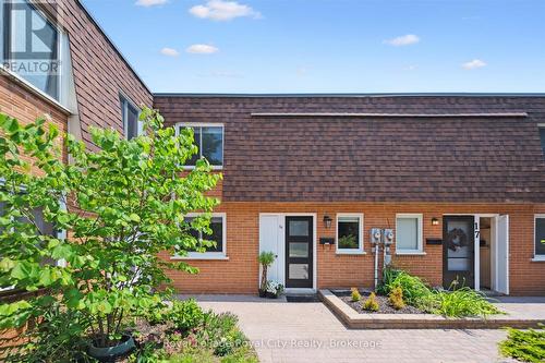 16 - 120 COUNTRY CLUB DRIVE  Guelph (Victoria North), ON N1E 3K7