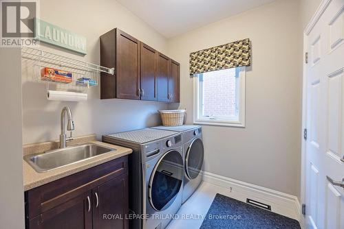 2091 Pennyroyal Street, London North (North D), ON - Indoor Photo Showing Laundry Room