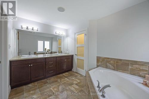 2091 Pennyroyal Street, London North (North D), ON - Indoor Photo Showing Bathroom