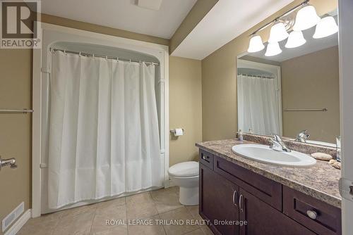 2091 Pennyroyal Street, London North (North D), ON - Indoor Photo Showing Bathroom