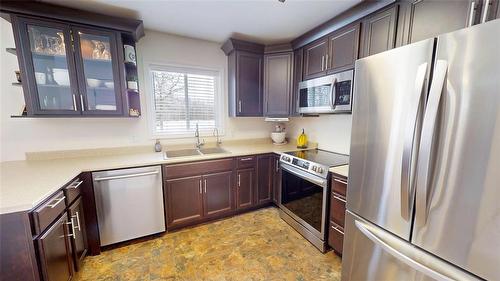 96048 4 Road E, Teulon, MB - Indoor Photo Showing Kitchen
