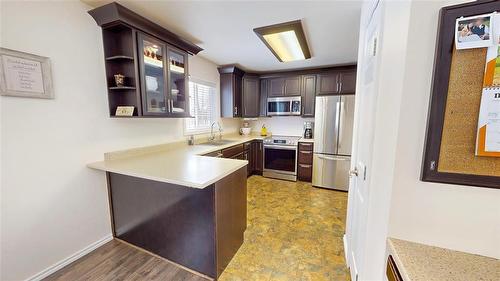 96048 4 Road E, Teulon, MB - Indoor Photo Showing Kitchen