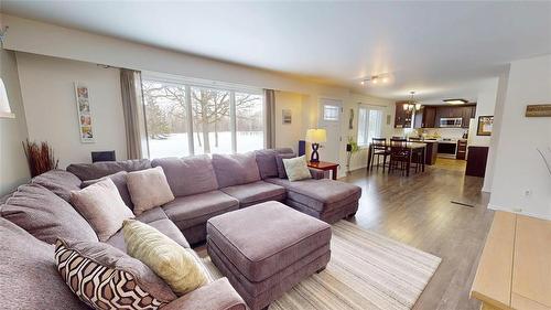 96048 4 Road E, Teulon, MB - Indoor Photo Showing Living Room