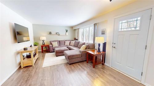 96048 4 Road E, Teulon, MB - Indoor Photo Showing Living Room