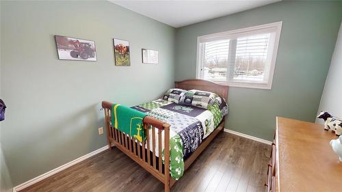96048 4 Road E, Teulon, MB - Indoor Photo Showing Bedroom