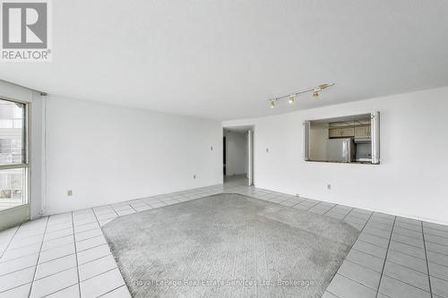 Living-Dining - 611 - 5 Weldrick Road W, Richmond Hill (North Richvale), ON - Indoor