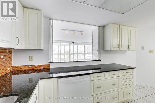 Kitchen - 611 - 5 Weldrick Road W, Richmond Hill (North Richvale), ON - Indoor Photo Showing Kitchen