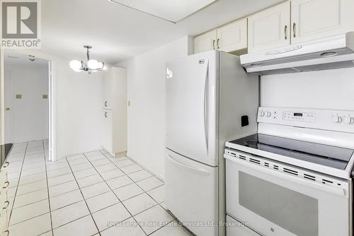 Kitchen-Breakfast Area - 611 - 5 Weldrick Road W, Richmond Hill (North Richvale), ON - Indoor Photo Showing Kitchen