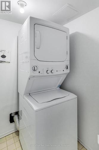 Ensuite Laundry - 611 - 5 Weldrick Road W, Richmond Hill (North Richvale), ON - Indoor Photo Showing Laundry Room