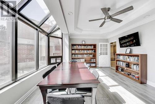 Library - 611 - 5 Weldrick Road W, Richmond Hill (North Richvale), ON - Indoor