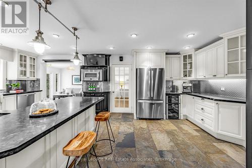 1593 Glenburnie Road, Mississauga, ON - Indoor Photo Showing Kitchen With Upgraded Kitchen