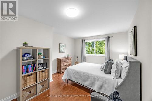 1593 Glenburnie Road, Mississauga, ON - Indoor Photo Showing Bedroom