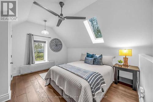 1593 Glenburnie Road, Mississauga, ON - Indoor Photo Showing Bedroom