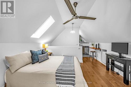 1593 Glenburnie Road, Mississauga, ON - Indoor Photo Showing Bedroom