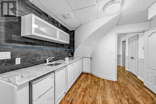 1593 Glenburnie Road, Mississauga, ON - Indoor Photo Showing Kitchen