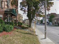 17 - 35 JANE STREET Toronto, ON M6S 3Y3