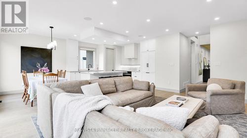 3998 Big Leaf Trail, London South (South V), ON - Indoor Photo Showing Living Room