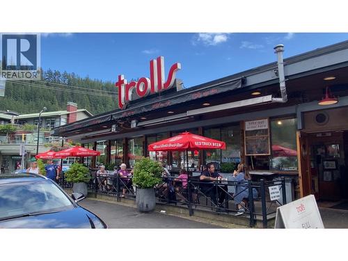 6544 Royal Avenue, West Vancouver, BC - Outdoor
