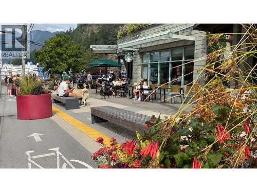 6544 Royal Avenue, West Vancouver, BC - Outdoor