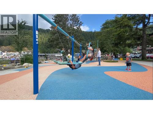 6544 Royal Avenue, West Vancouver, BC - Outdoor