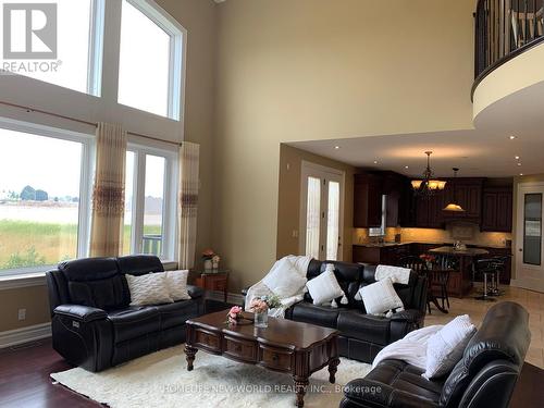 106 Paige Street, Kitchener, ON - Indoor Photo Showing Living Room