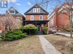 162 MEDLAND STREET Toronto, ON M6P 2N5