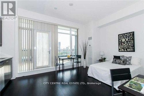 1801 - 365 PRINCE OF WALES DRIVE  Mississauga, ON L5B 0G6