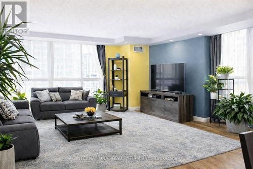 2201 - 3650 Kaneff Crescent, Mississauga, ON - Indoor Photo Showing Living Room