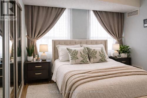 2201 - 3650 Kaneff Crescent, Mississauga, ON - Indoor Photo Showing Bedroom