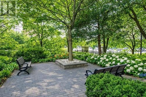 2201 - 3650 Kaneff Crescent, Mississauga, ON - Outdoor